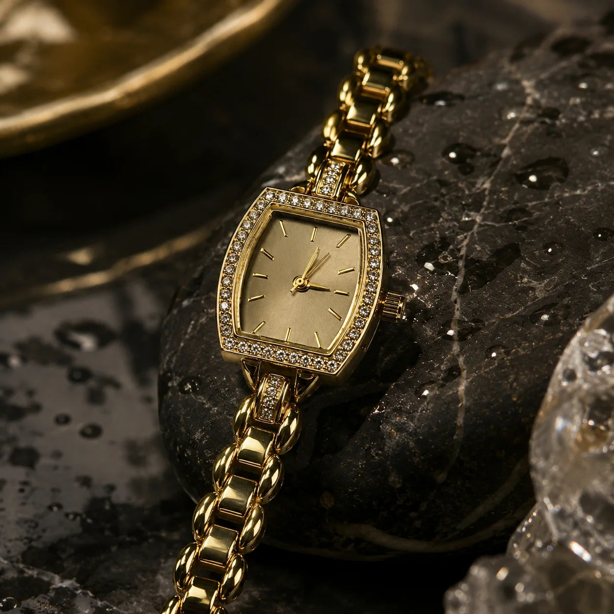 OEM Custom Logo Women's Quartz Analog Glass Dial Watch Irregular Alloy Case Metal Strap Fashion Wholesale for Ladies